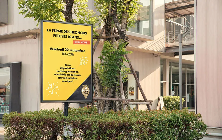 Grande affiche 2 x 3 m des 10 ans de La Ferme de Chez Nous en extérieur