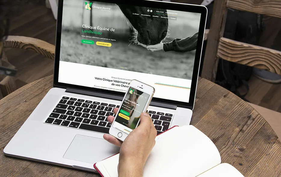 Site internet de la Clinique équine de Landivisiau sur ordinateur portable et smartphone