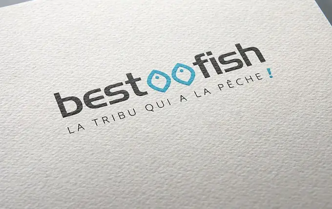 Logo Bestoofish « La tribu qui a la pêche ! » en gris et bleu