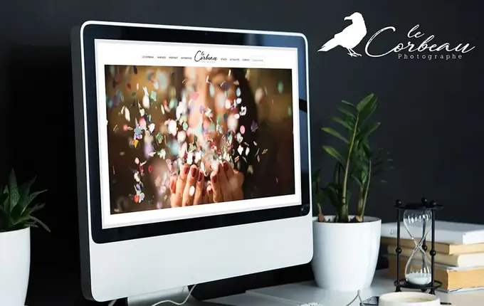 Site internet de Le Corbeau Photographe affiché sur un écran d'ordinateur