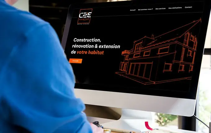 Site de C2E HABITAT « Construction, rénovation & extension de votre habitat » sur écran