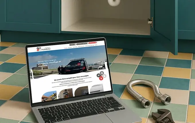 Site de Charles Humeau, plombier-chauffagiste, sur ordinateur portable