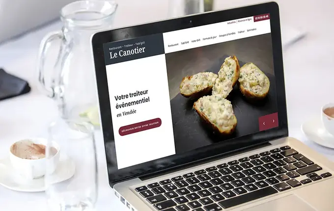 Site du restaurant Le Canotier, traiteur événementiel en Vendée, sur ordinateur portable